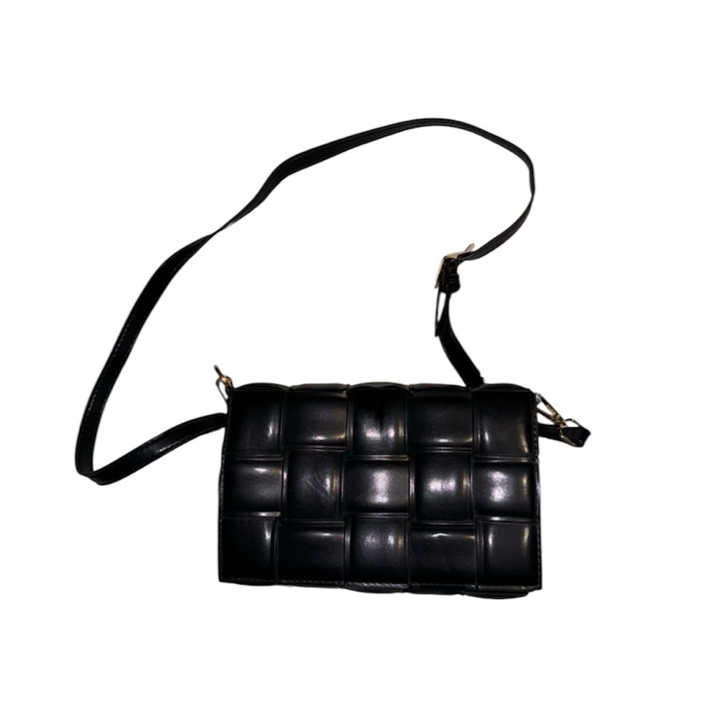 Elegant Black Quilted Crossbody Bag